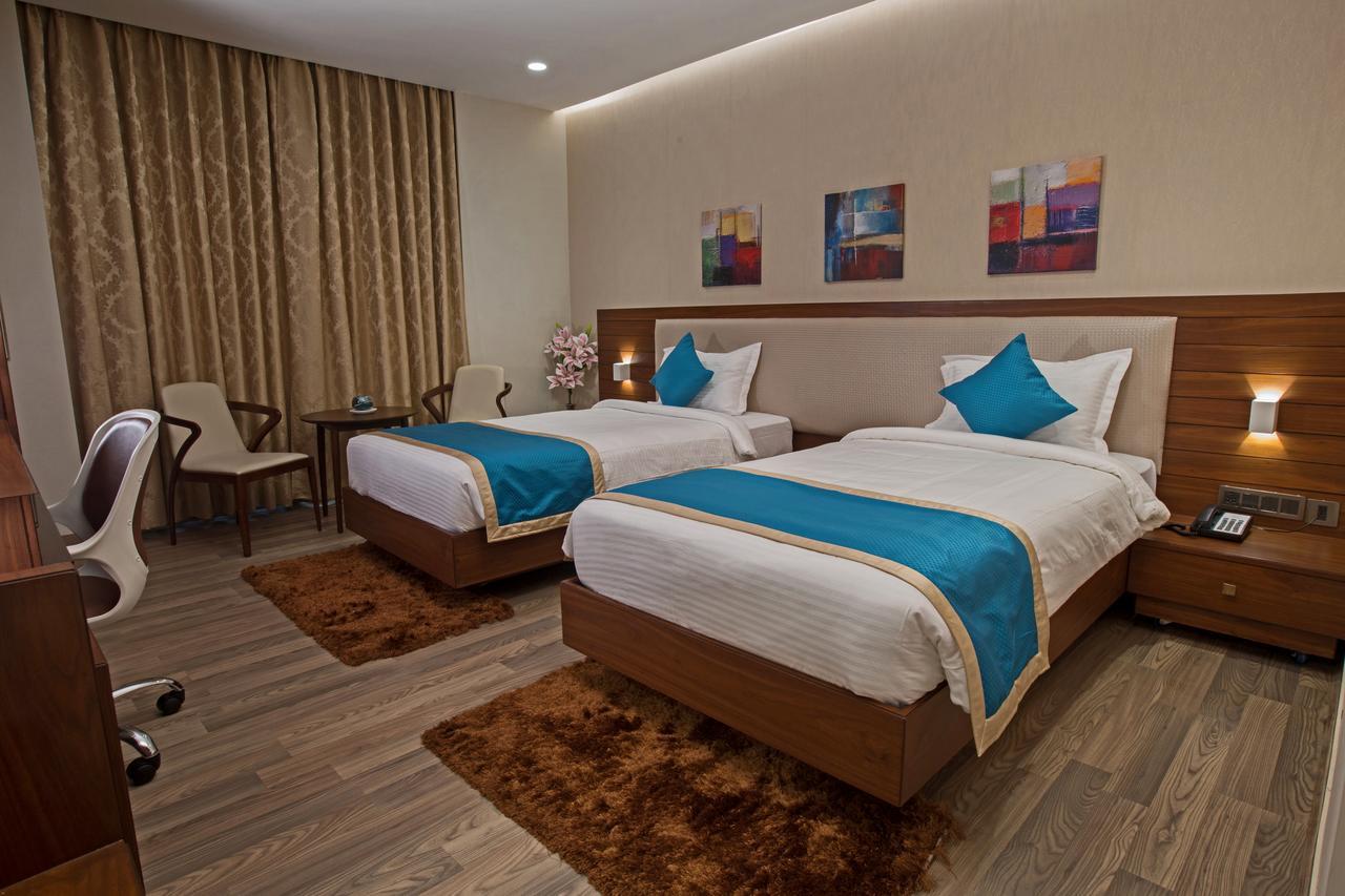 M Crown Hotel Shillong Bagian luar foto