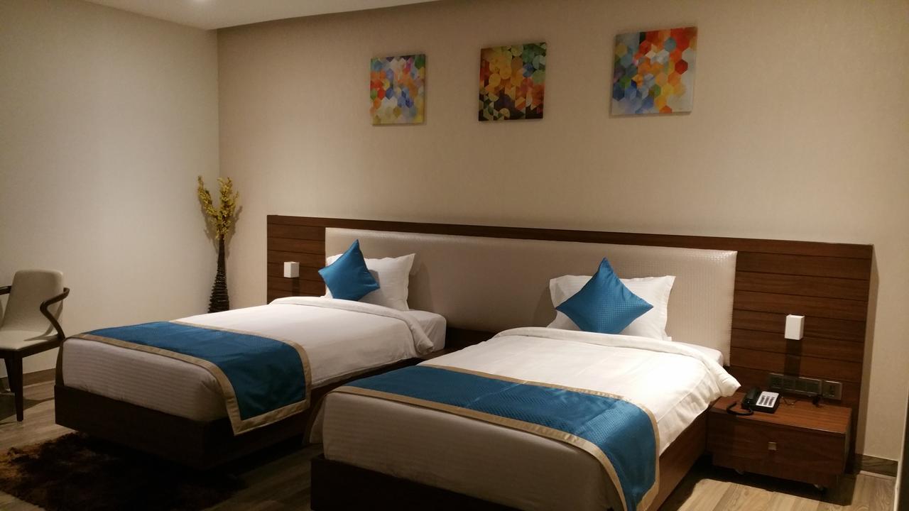 M Crown Hotel Shillong Bagian luar foto