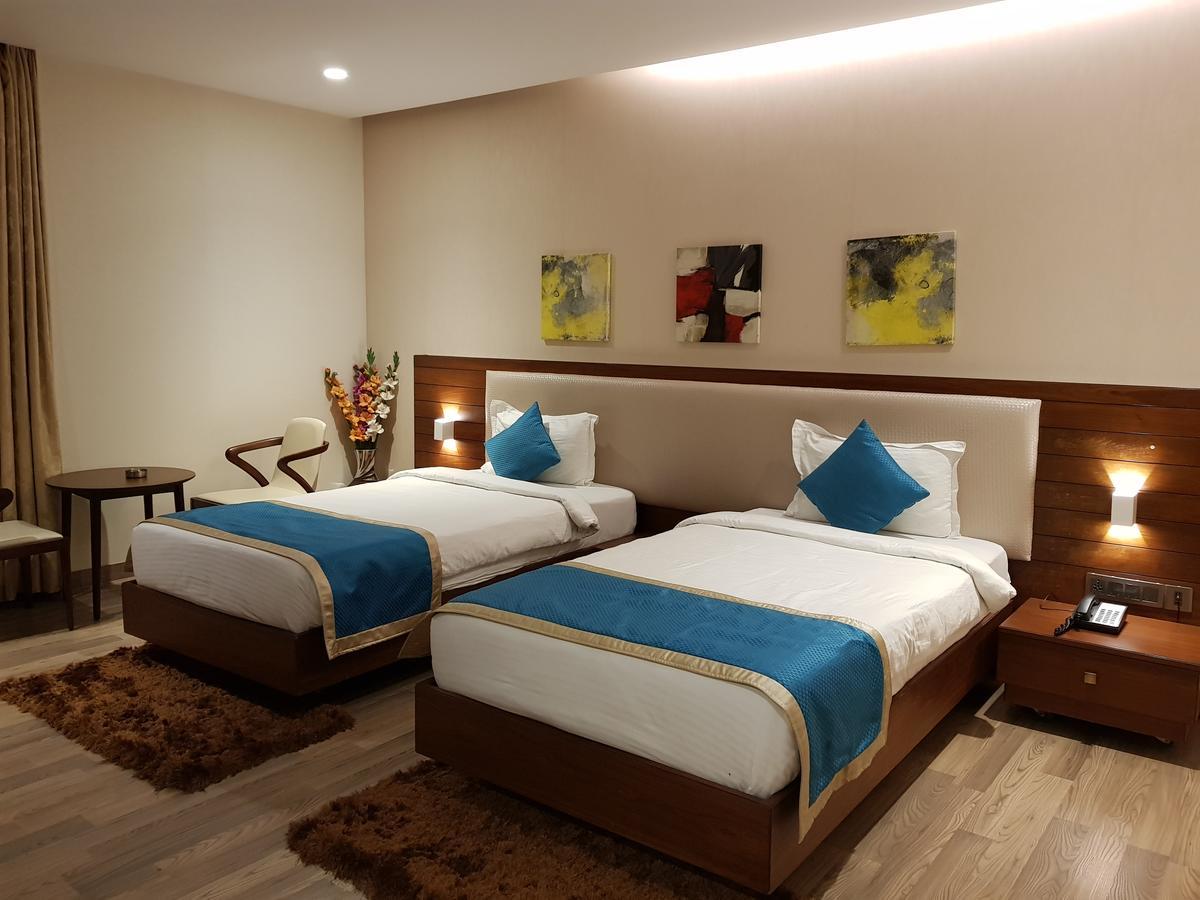 M Crown Hotel Shillong Bagian luar foto