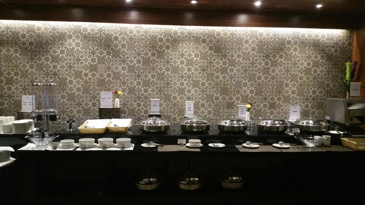 M Crown Hotel Shillong Bagian luar foto
