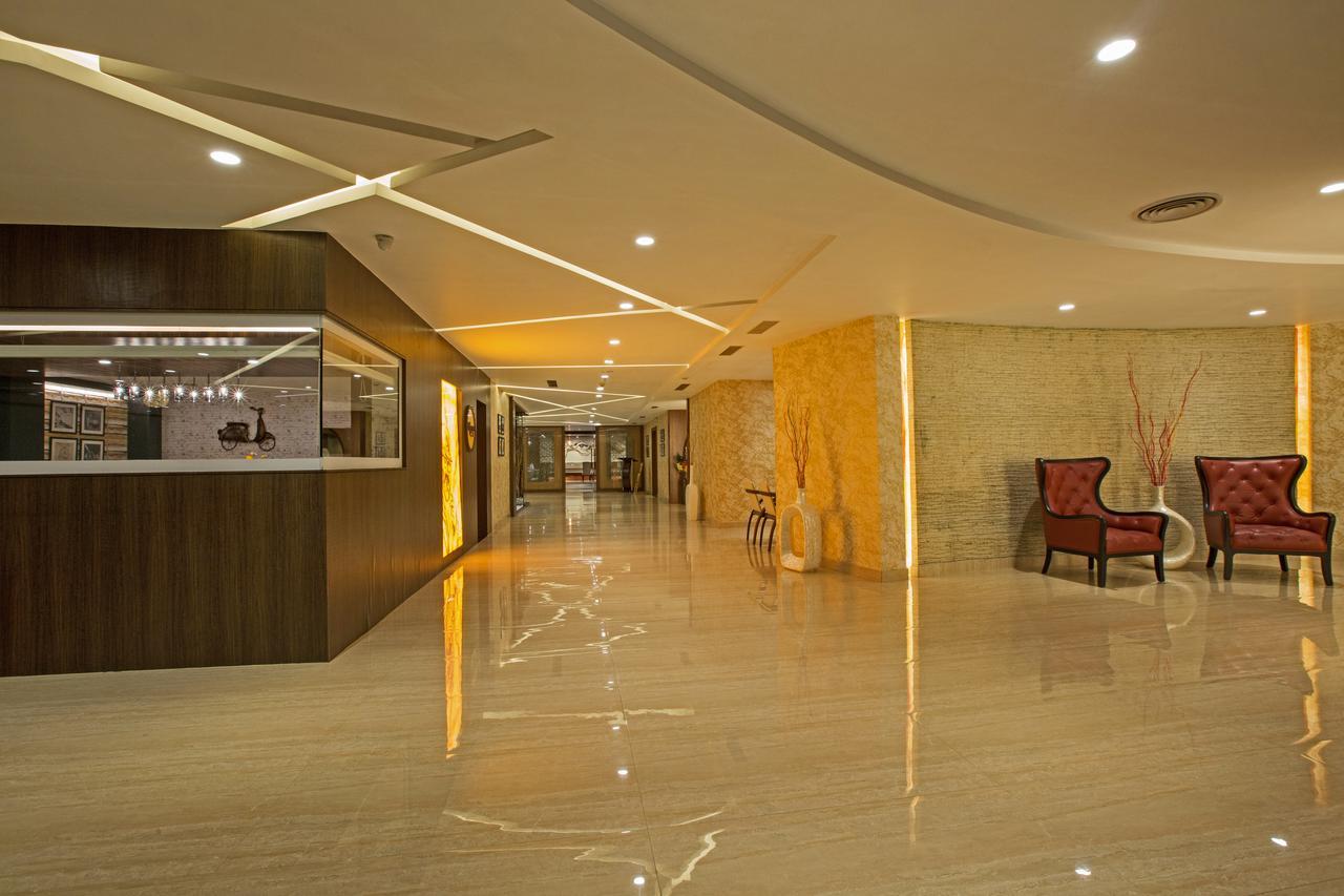 M Crown Hotel Shillong Bagian luar foto