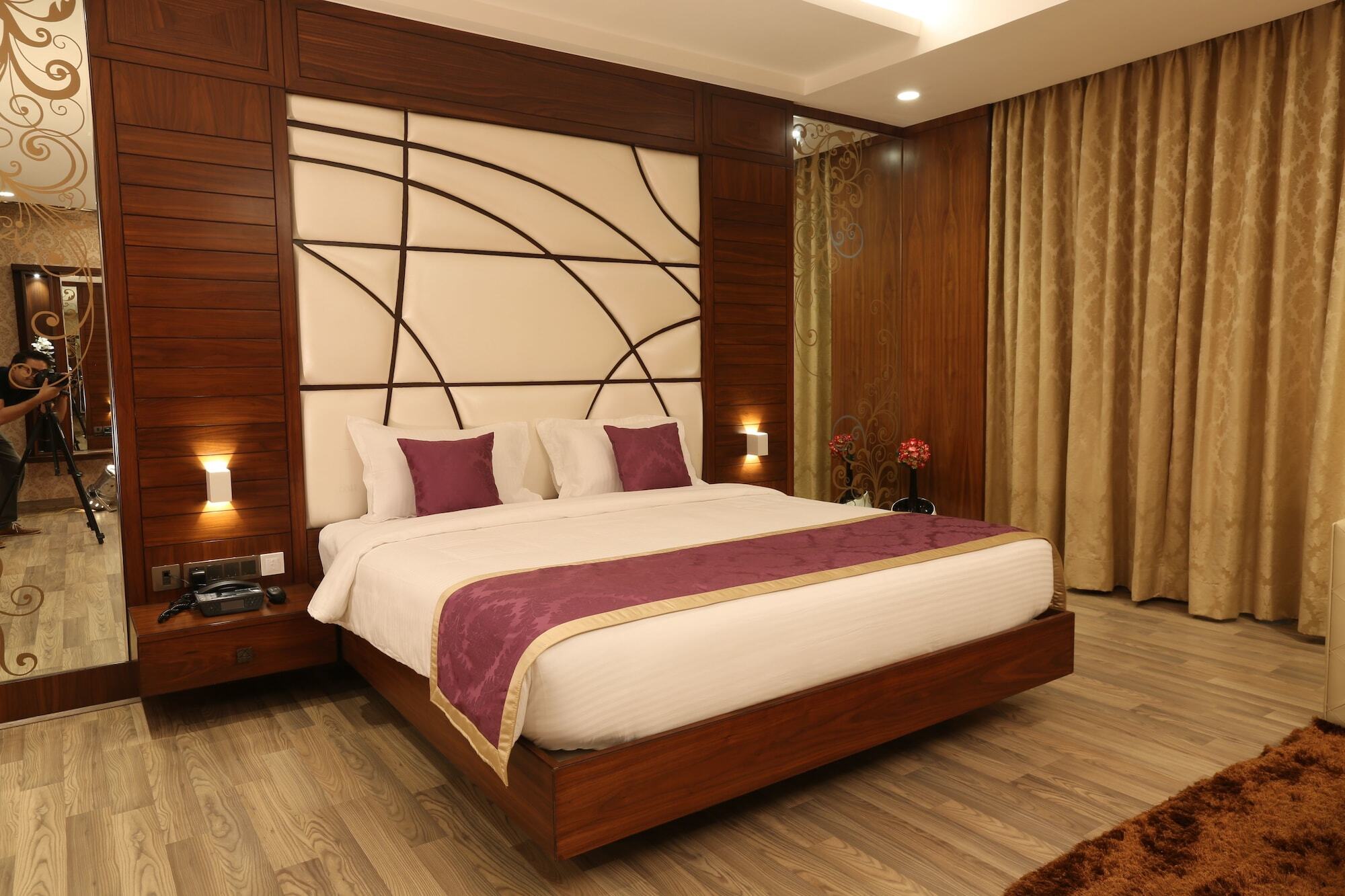 M Crown Hotel Shillong Bagian luar foto